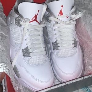 Air Jordan 4 Retro. Only wore once. Still in box